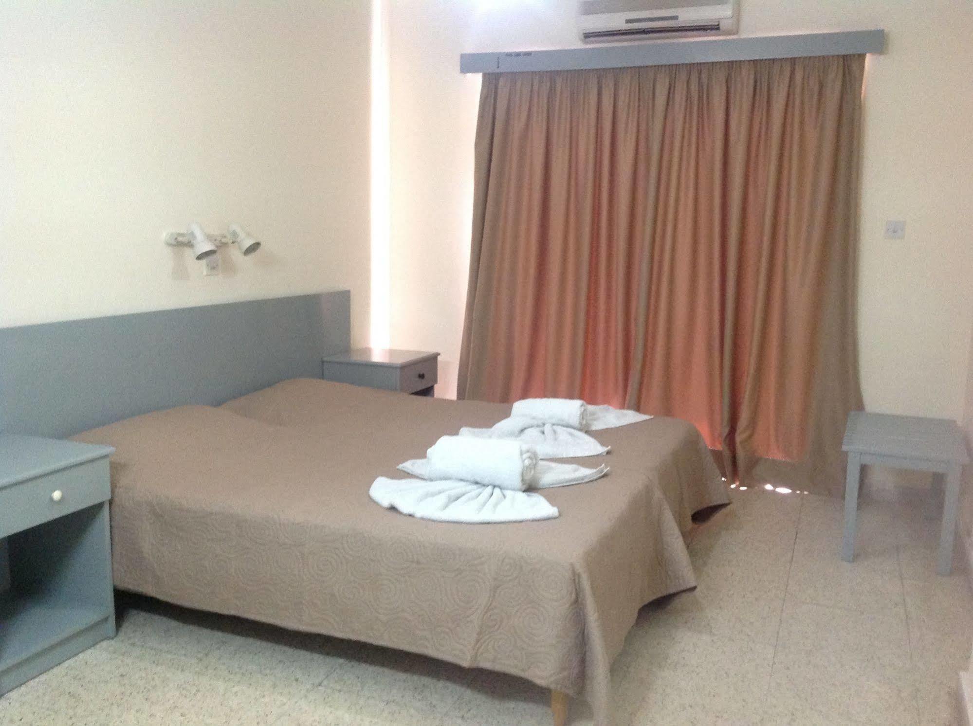 Efi Hotel Apts Ayia Napa Ngoại thất bức ảnh